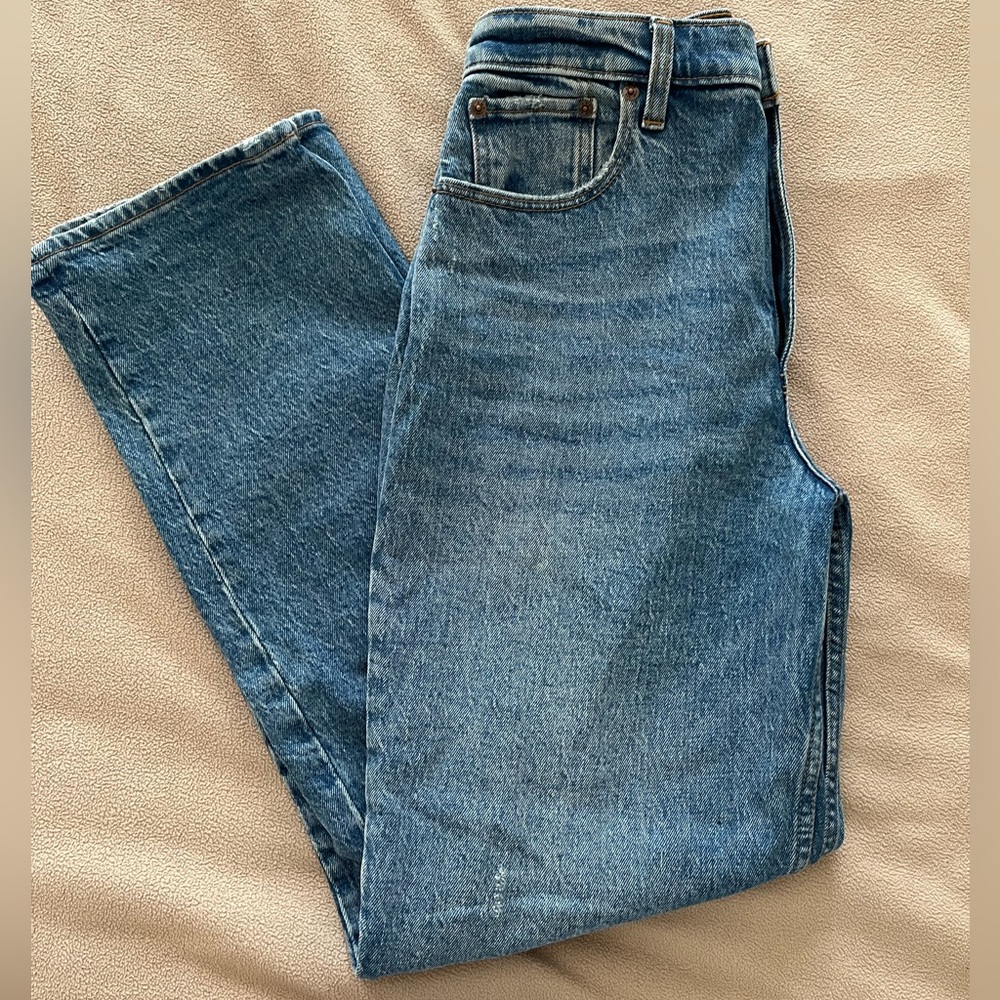 Abercrombie & Fitch Curve Love The 90’s Straight Ultra High Rise Jeans